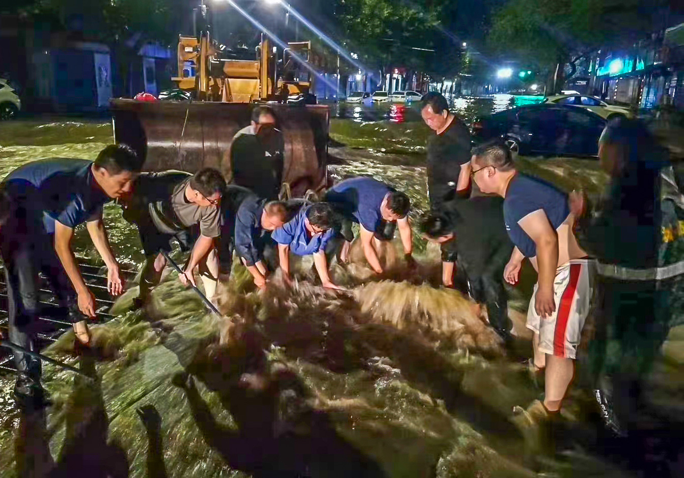 暴雨袭城！以警心暖民心_运城长安网