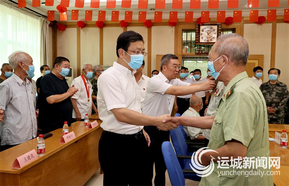 市四大班子领导走访慰问驻运部队官兵和军队离退休老干部