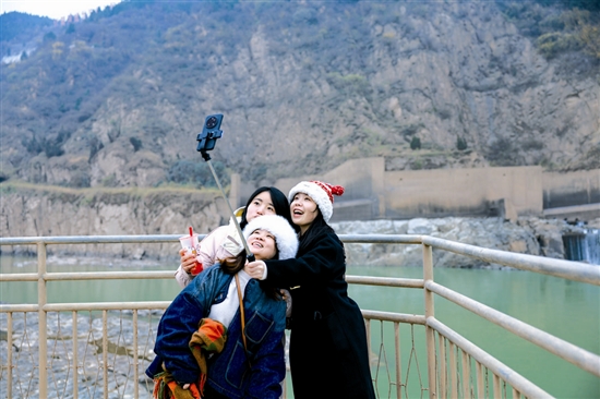 b985d6d0cd78cb725da81cfa7f3b0283_liuyh14c14_b.jpg