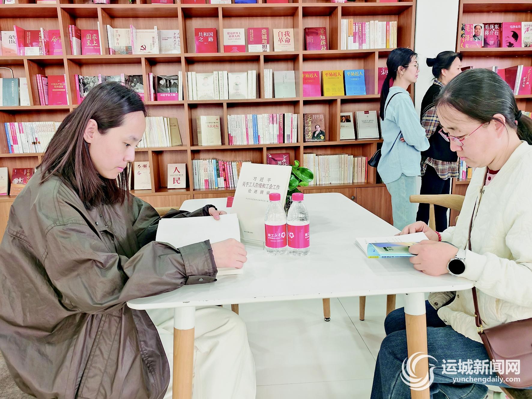 我市新建13个“职工新华新葡萄娱乐下载读书角”(图2)